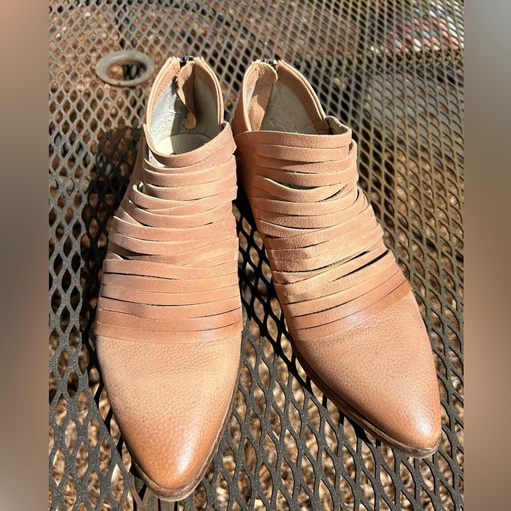 Free People Lost Valley Tan Leather Distressed Ankle Boot Size EU 38